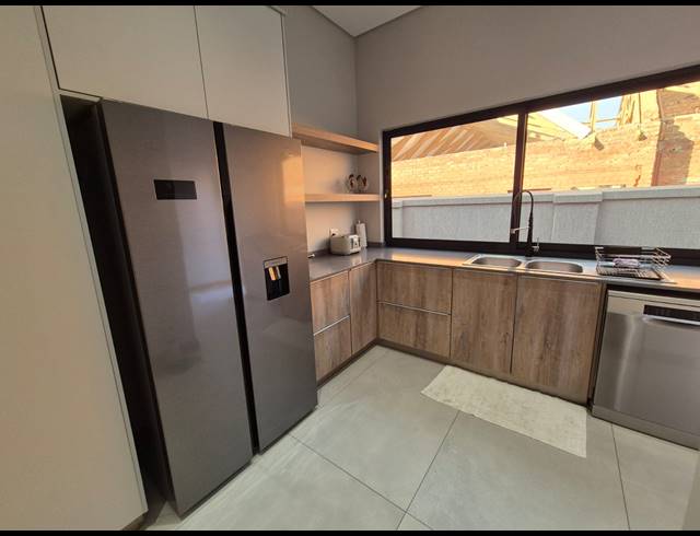 4 BEDROOM HOUSE FOR SALE IN HERON BANKS GOLF ESTATE